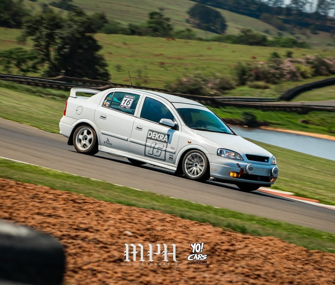 Astra em track day